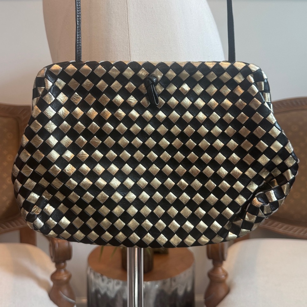 Vintage 80s Black Gold Intrecciato Woven Leather Kisslock Clutch Bag by Sharif